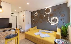 FestivalStreet Apartment